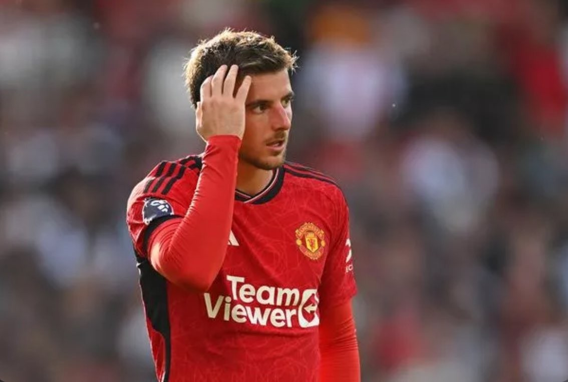 Amrabat tệ hại và quyết định 'tự hủy' của Ten Hag - Bóng Đá