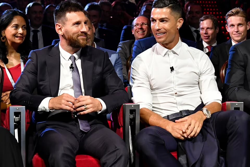 Ẵm QBV thứ 8, Messi nhắc đến cuộc đua với Ronaldo - Bóng Đá