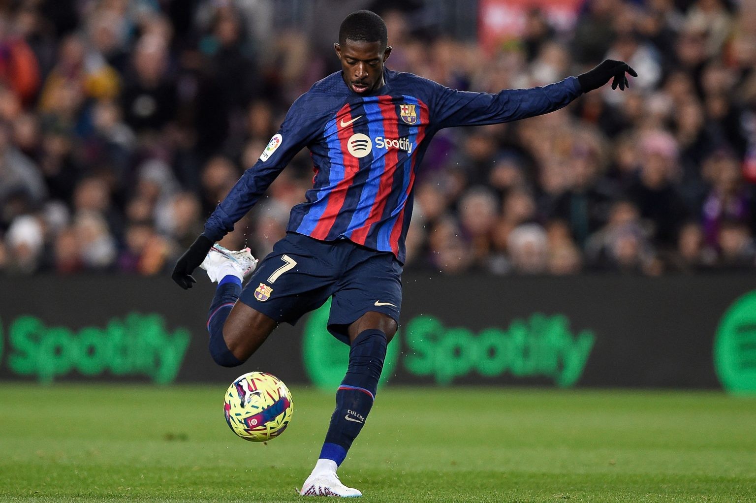 Barcelona will open renewal talks with ‘best winger in the world’ in February - Bóng Đá