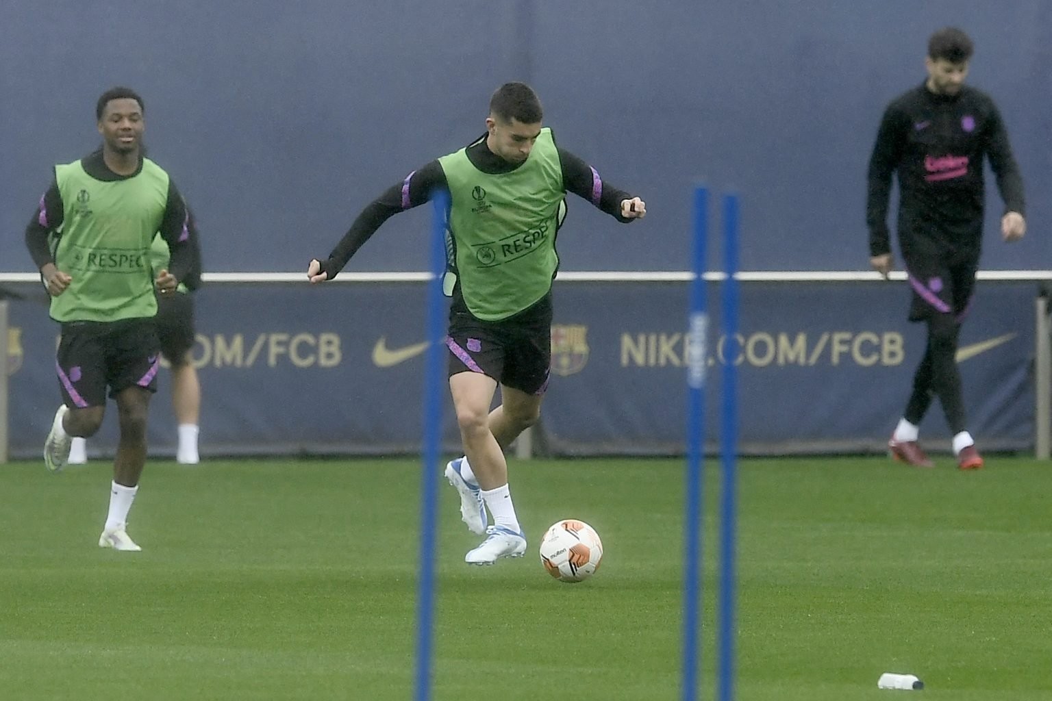 Barcelona ready to listen to offers for three forwards, including Manchester United target - Bóng Đá