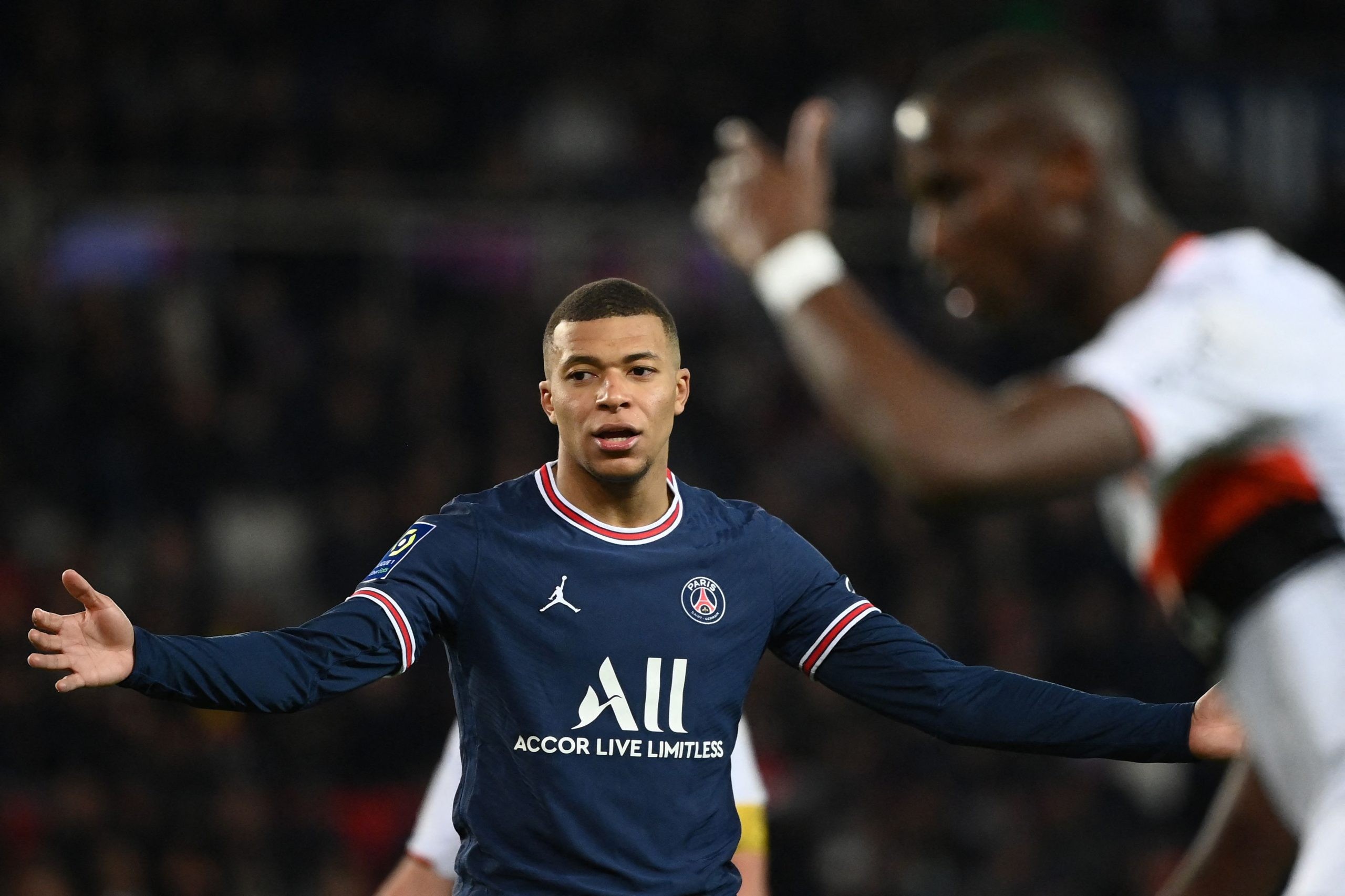 Dean Jones - Manchester United would not be a safe move for Paris Saint-Germain and France star Kylian Mbappe - Bóng Đá