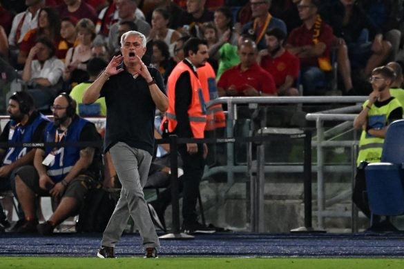 ROMA BOSS JOSE MOURINHO SLAMS TORINO PITCH AFTER 1-1 DRAW - Bóng Đá