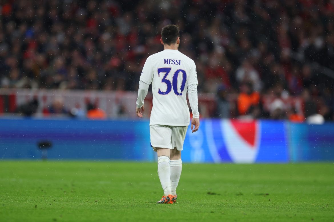 LIONEL MESSI ABSENT FROM PSG TRAINING FOR UNKNOWN REASONS - Bóng Đá