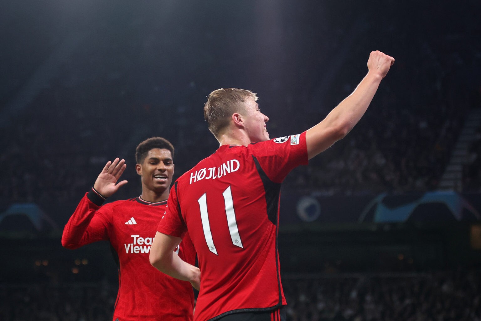 Erik ten Hag must start Marcus Rashford up front if Rasmus Hojlund remains unavailable for Everton clash - Bóng Đá