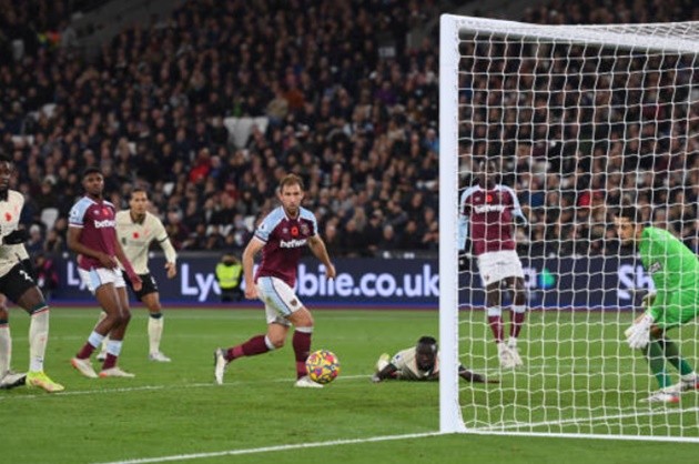 Ian Wright has said on Premier League Productions that Liverpool forward Sadio Mane struggled against West Ham United at London Stadium - Bóng Đá
