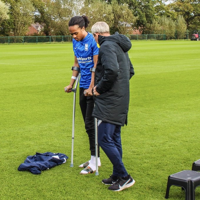 Chong loves on crutches: 'Great player, an even better person' - Bóng Đá