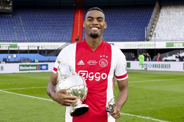 Journo rules out Bayern Munich player joining Liverpool on loan (Ryan Gravenberch) - Bóng Đá