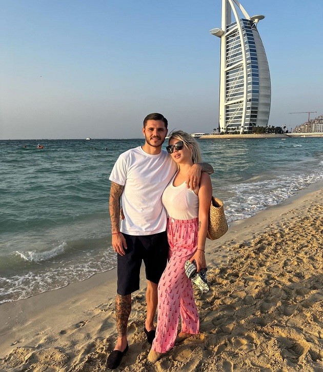 Mauro Icardi Signed A 'Contract' With Wanda Nara To Save Their Marriage, The Details Have Emerged - Bóng Đá