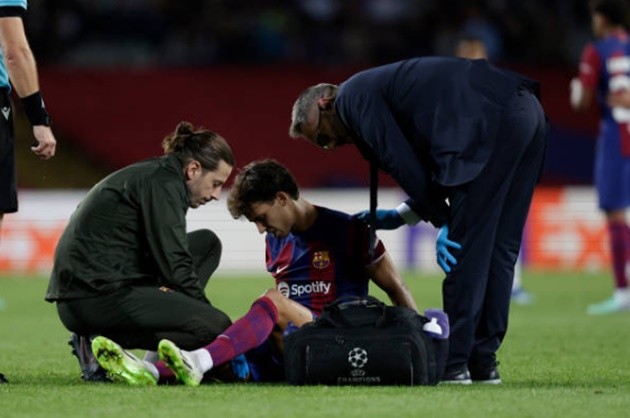 Barcelona star Joao Felix issues swift injury update after limping off against Shakhtar Donetsk ahead of Saturday's Clasico clash with Real Madrid - Bóng Đá