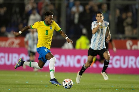Fred xuất sắc có trận đấu để đời trước Argentina, làm Messi lu mờ - Bóng Đá