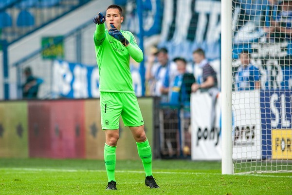 Thủ môn Việt kiều chưa thể đá V-League; Bầu Đức: 