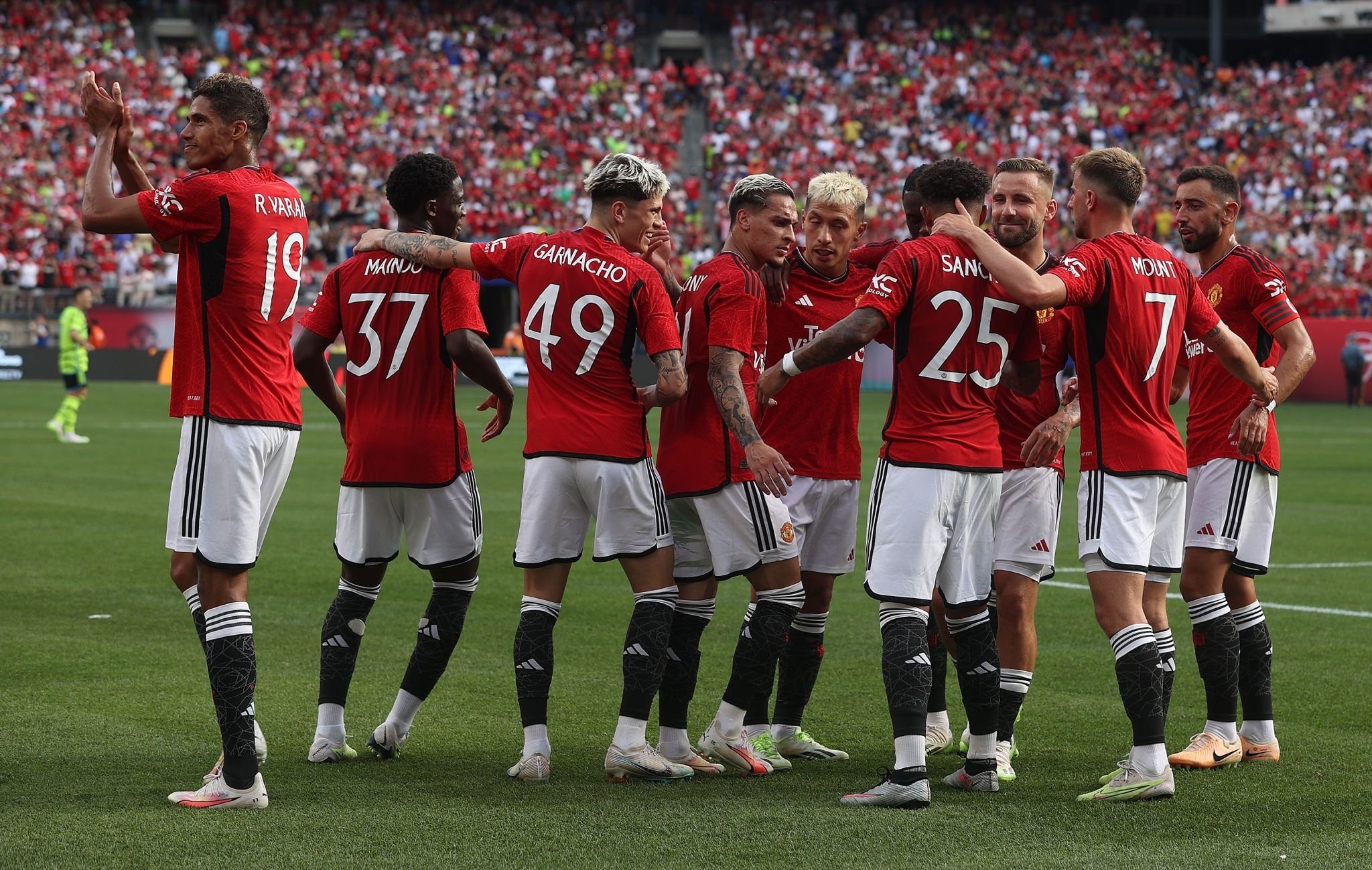 Man Utd - Dortmund: 3 bàn; Màn tạm biệt - Bóng Đá