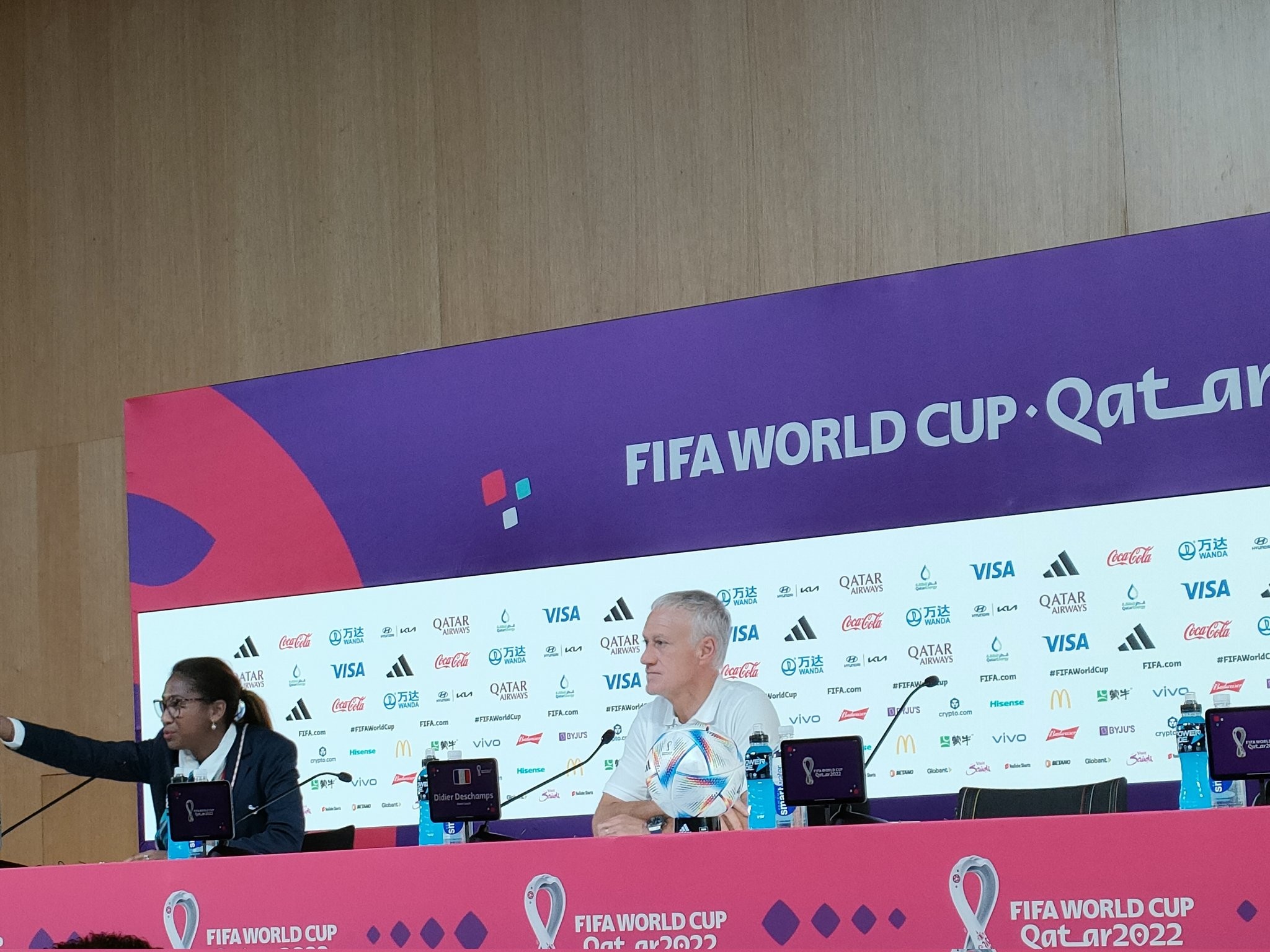 Deschamps làm rõ tranh cãi về Griezmann - Bóng Đá