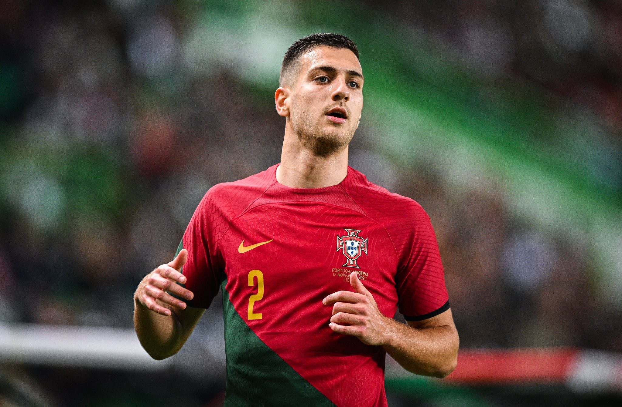 Romano - Man Utd plan: Dalot new deal, sell Bissaka, buy new RB - Bóng Đá
