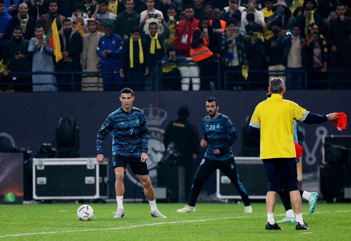 Buổi tập đầu tiên của Ronaldo với Al Nassr - Bóng Đá