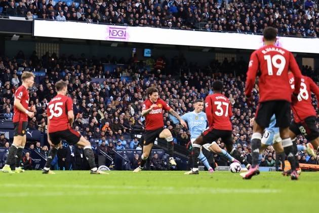 Gary Neville: We've seen two special goals and that end of the pitch - Bóng Đá