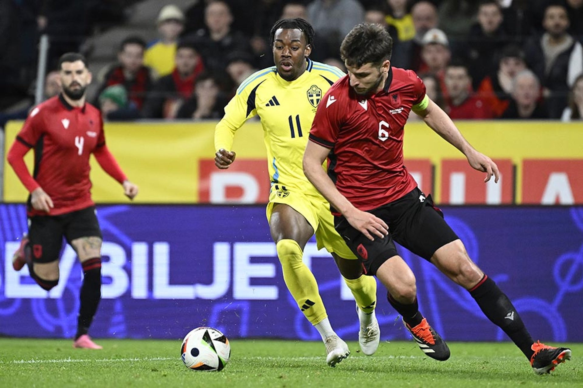 Man Utd defender Victor Lindelof shines in Sweden’s 1-0 win over Albania - Bóng Đá