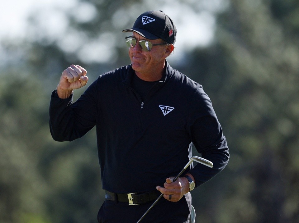 Ronaldo thống trị top 10 VĐV kiếm nhiều tiền nhất thế giới - Bóng Đá