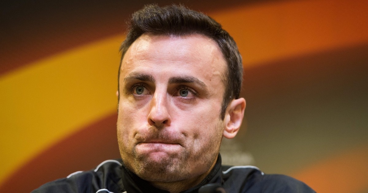 Former Manchester United striker Dimitar Berbatov thinks AC Milan goalkeeper Mike Maignan  - Bóng Đá
