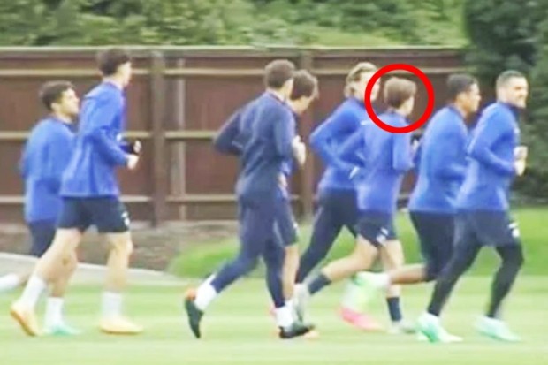 Frank Lampard triệu cầu thủ U14 lên tập cùng đội một Chelsea - Bóng Đá