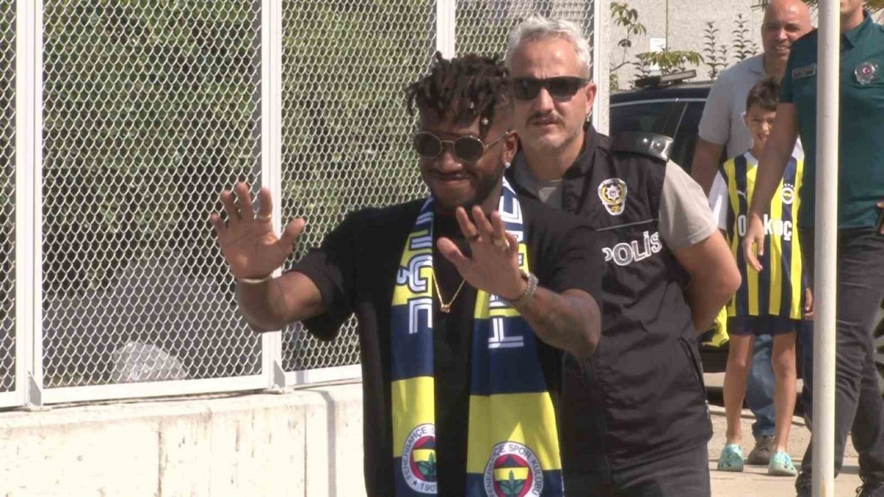 Official: Fred - Bóng Đá
