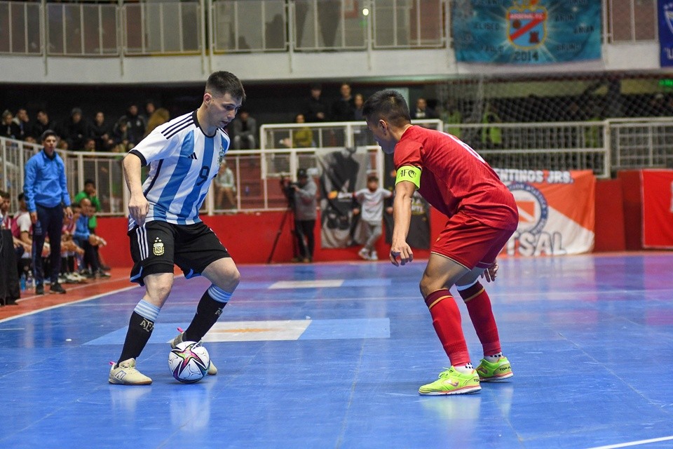 Tuyển futsal Việt Nam thua á quân thế giới 1-4 - Bóng Đá