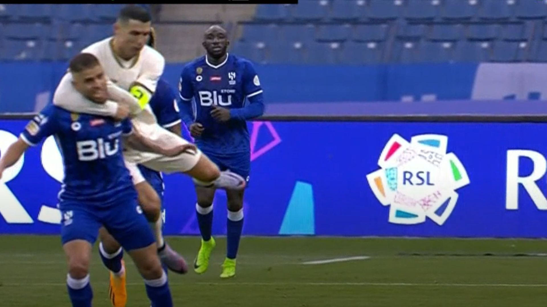 Cựu tiền đạo M.U lập cú đúp, Ronaldo nguy cơ trắng tay 2 mùa liền - Bóng Đá