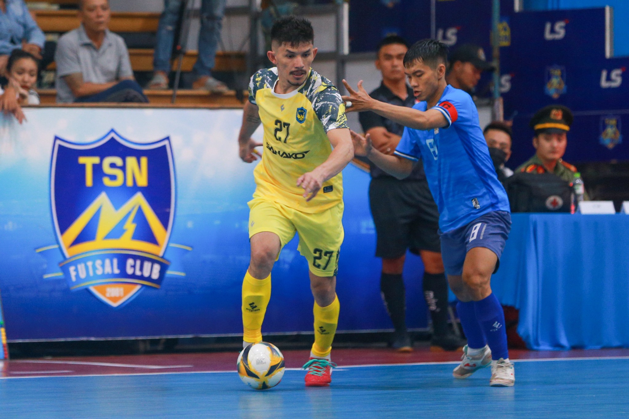 Vòng 8 giải futsal VĐQG: Ngoại binh toả sáng, ĐKVĐ trở lại đường đua - Bóng Đá