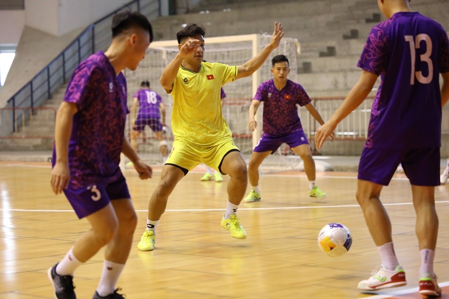 Vừa tới Thái Lan, ĐT futsal Việt Nam lao ngay vào tập luyện - Bóng Đá