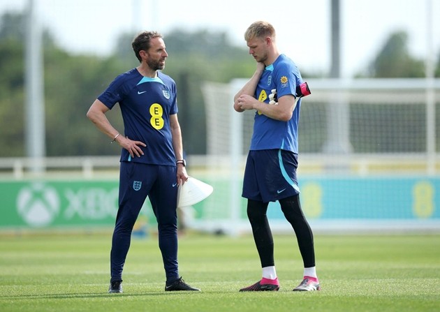Gareth Southgate đưa ra lời cảnh báo cho Aaron Ramsdale - Bóng Đá