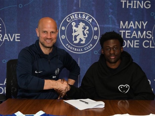  Alex Matos  Chelsea sign U-18 talent Alex Matos from Norwich, - Bóng Đá