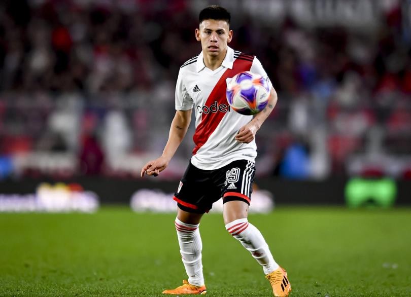 Real muốn có Claudio Echeverri - Bóng Đá