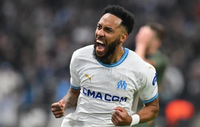 Pierre-Emerick Aubameyang has become the all-time top goalscorer in the Europa League  - Bóng Đá