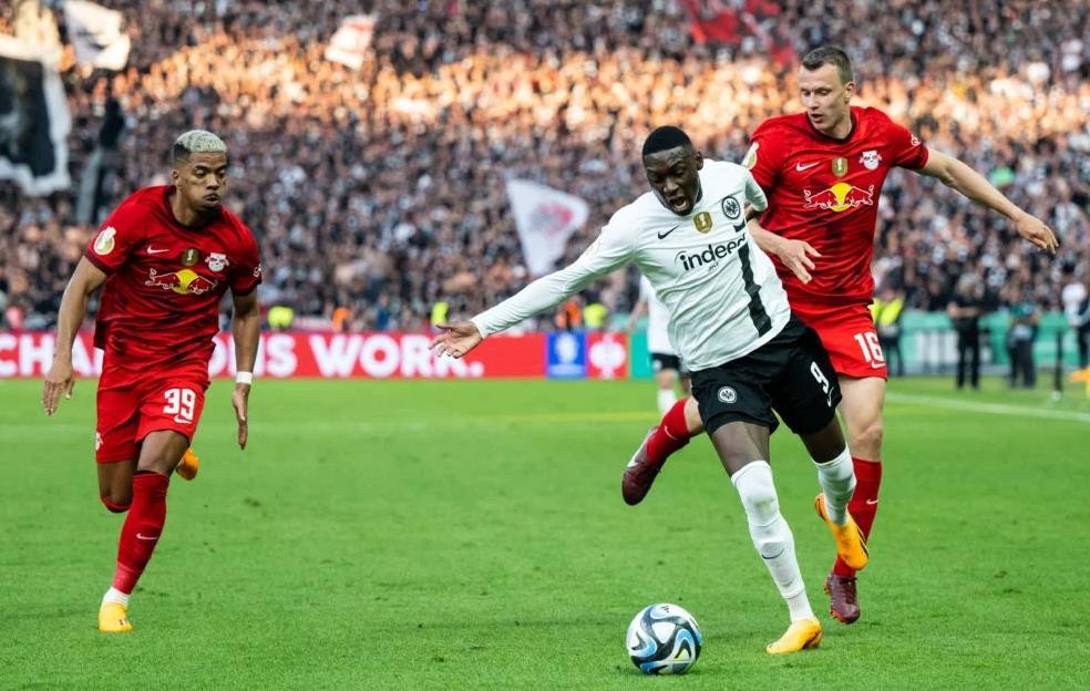 Better than Bellingham? Manchester United linked star wins player-voted award - Bóng Đá