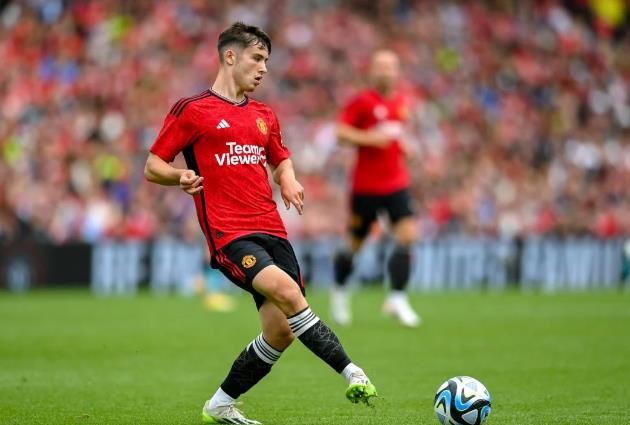 Manchester United will not entertain offers for young midfield prospect Dan Gore amid Borussia Dortmund’s interest. - Bóng Đá