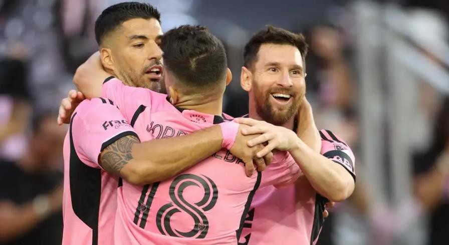 Màn trình diễn 10/10 của Luis Suarez - Bóng Đá