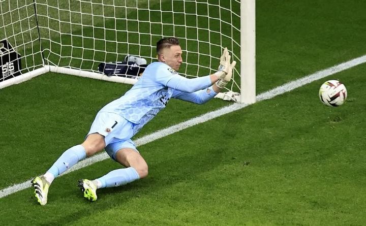 Marcin Bulka - Real Madrid set to battle with Manchester United over in-form goalkeeper - Bóng Đá
