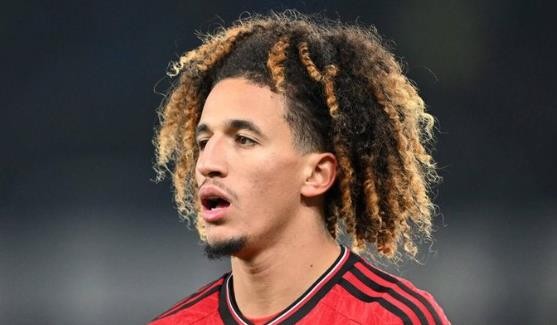 Manchester United midfielder has just decided to snub Everton - Hannibal Mejbri  - Bóng Đá