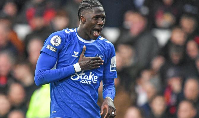 Barcelona have good reports on 22-year-old Premier League midfielder Amadou Onana - Bóng Đá