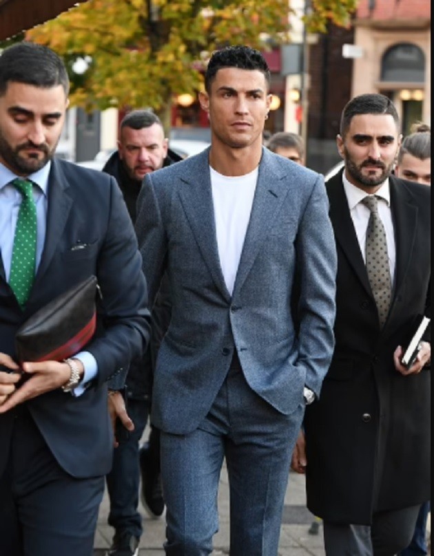 Cristiano Ronaldo and his family protected by former elite special forces twins who served in Afghanistan - Bóng Đá