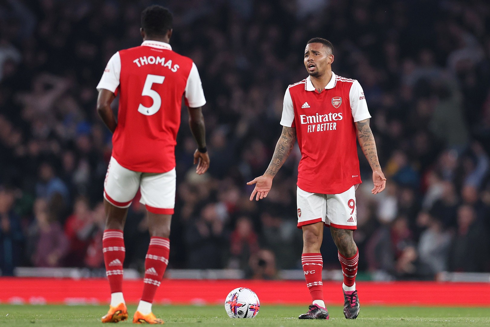 Arsenal hòa đội chót bảng: Run rẩy đấu Man City - Bóng Đá