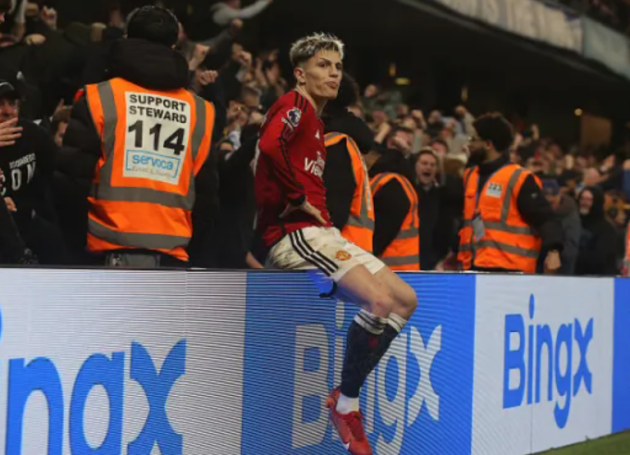 Martin Keown slams Manchester United star Alejandro Garnacho for his celebration during Chelsea defeat - Bóng Đá