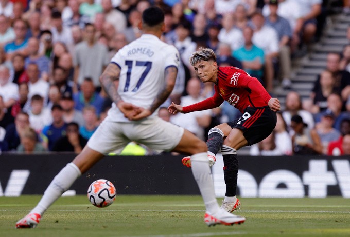 Sao không có penalty cho Man Utd? - Bóng Đá