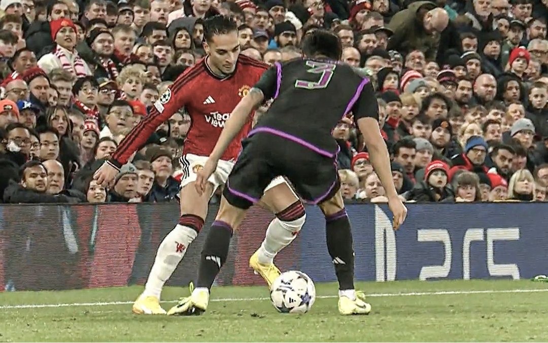 Antony khiến Kim Min-jae bẽ mặt - Bóng Đá