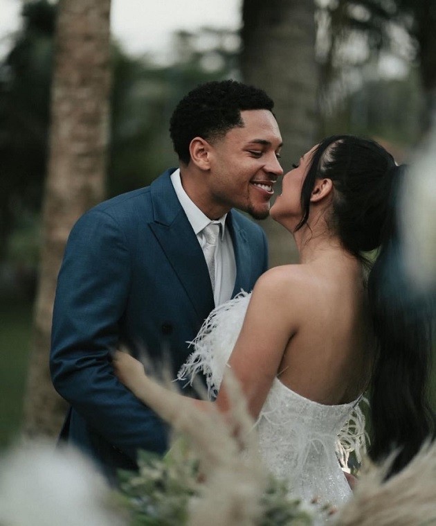 Who Is 18YO Vitor Roque’s 5 Years Older Fiancé Dayana Lins? - Bóng Đá