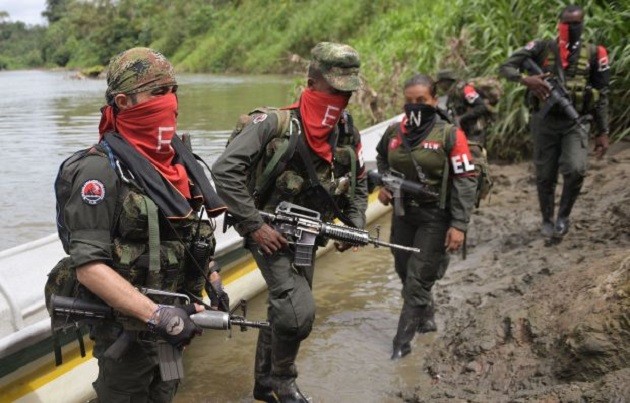Moment dad of Liverpool star Luis Diaz reunites with family & friends 12 DAYS after he was kidnapped by ELN guerillas - Bóng Đá