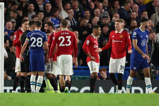 Ten Hag không hài lòng với Shaw và Dalot - Bóng Đá
