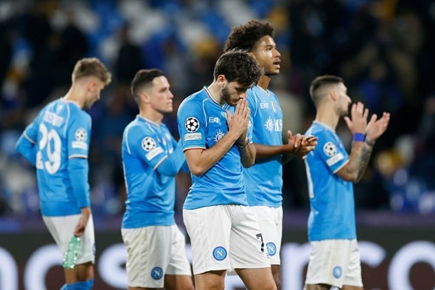 Napoli lại bắn vào chân mình - Bóng Đá
