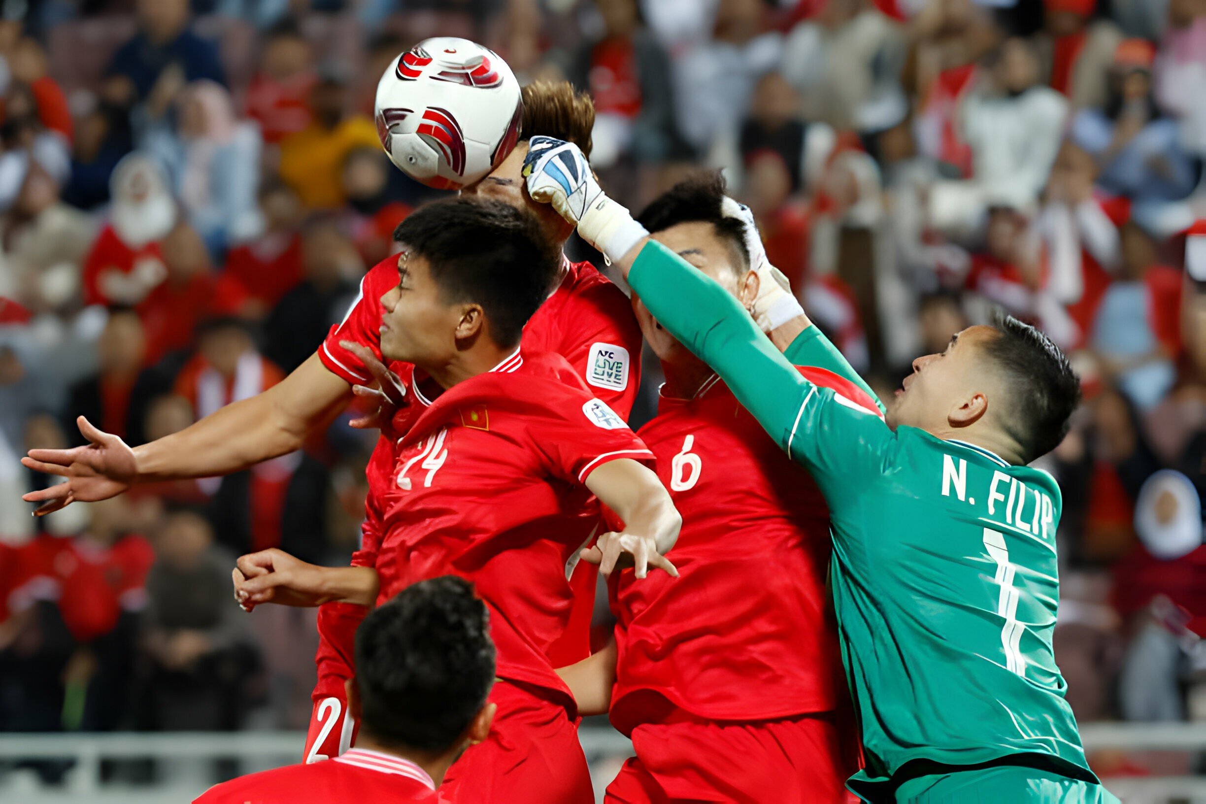 TRỰC TIẾP Việt Nam vs Indonesia (H1): Indonesia gây áp lực tầm cao, Việt Nam lúng túng - Bóng Đá