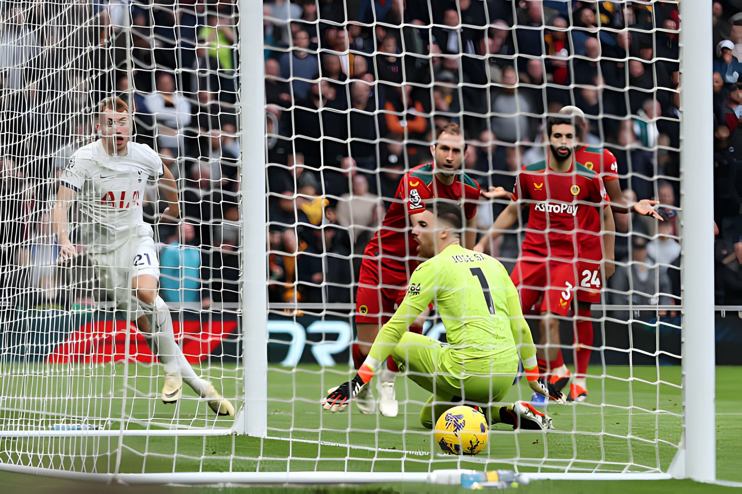 Tottenham vs Wolves - Bóng Đá